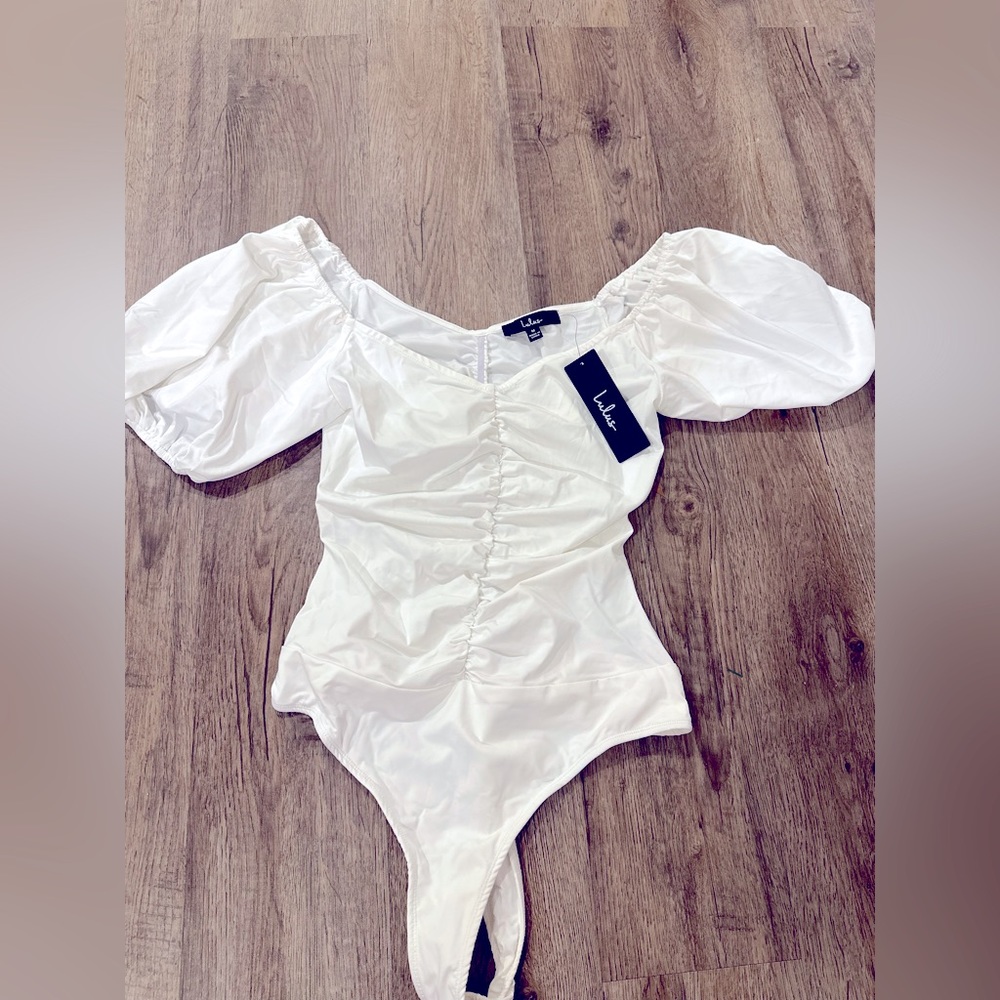 Lulus NEVER WORN White Bodysuit with flare short sleeves